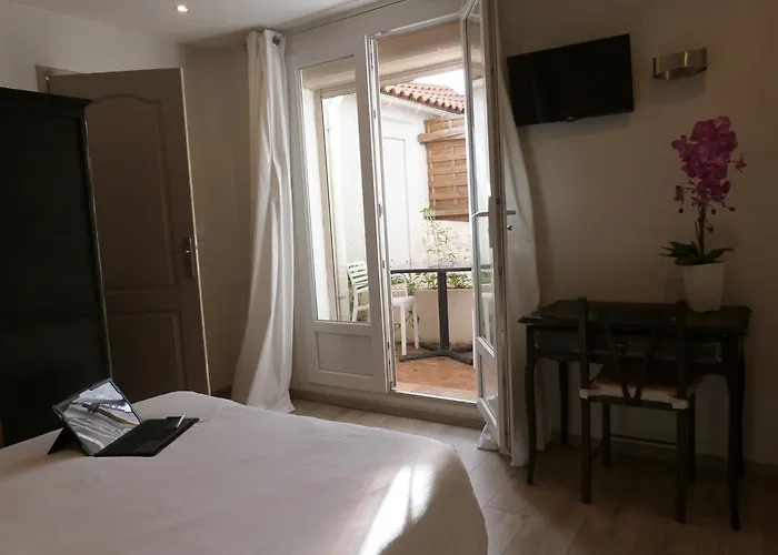 Blue Hotel 2*
